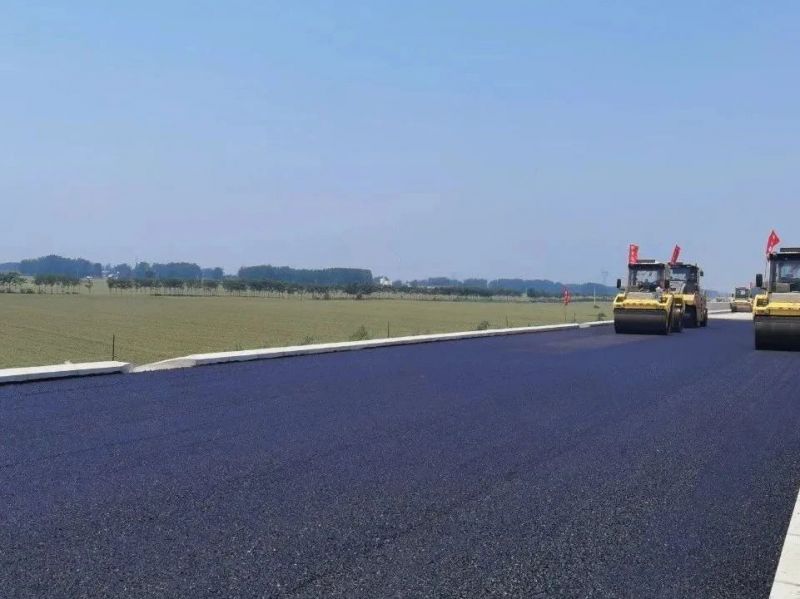 許信高速透層、封層和瀝青下面層試驗段攤鋪圓 滿成功